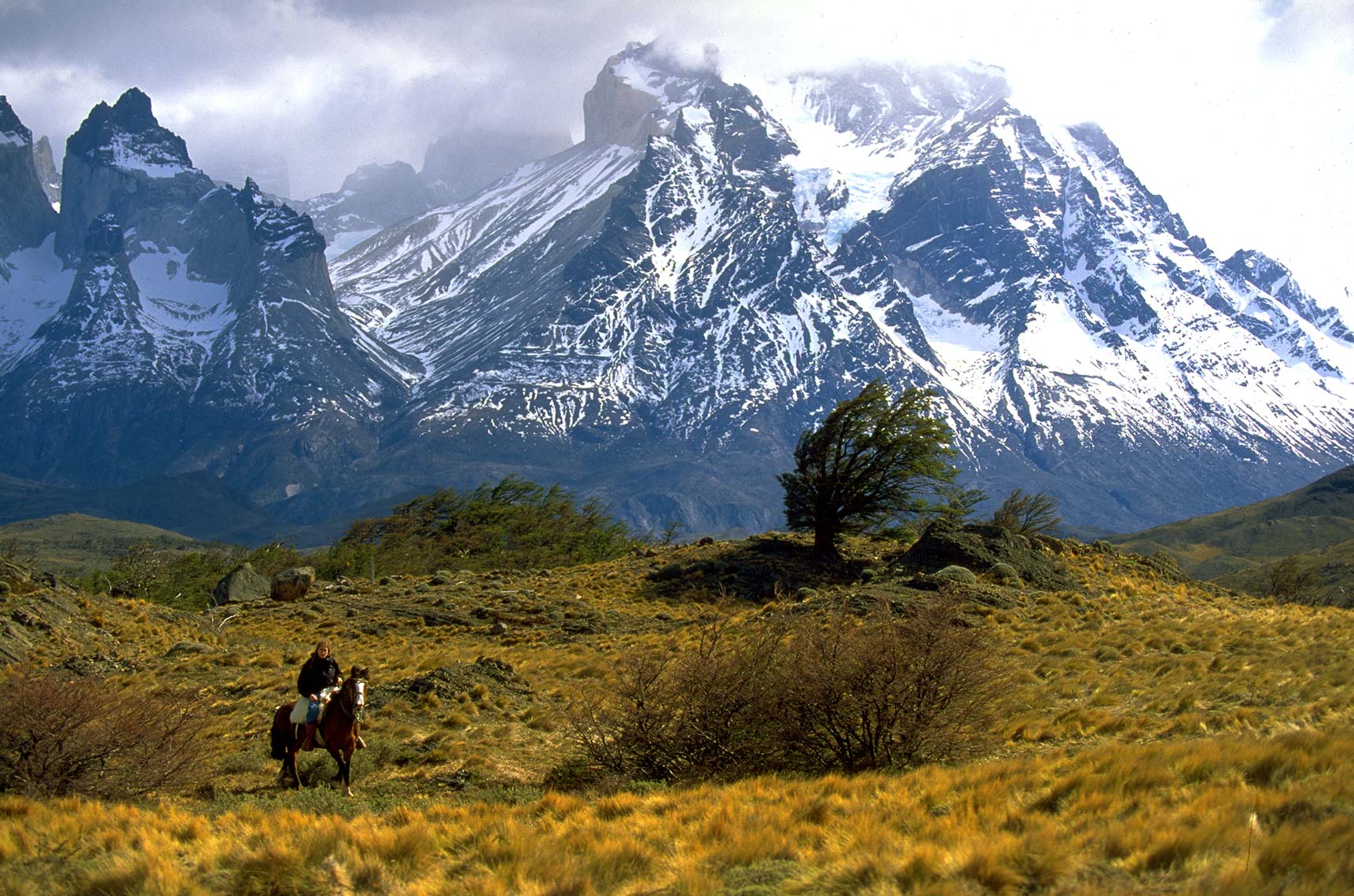 32-Patagonia-horseback